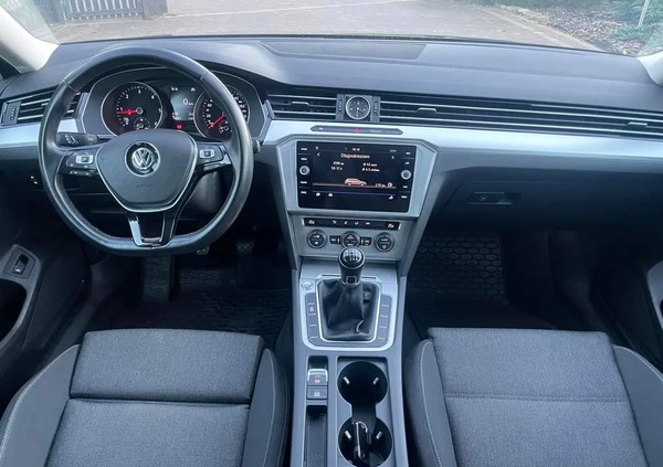 Volkswagen Passat cena 77480 przebieg: 162500, rok produkcji 2019 z Płońsk małe 562